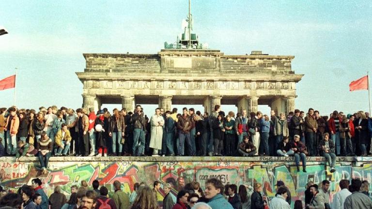 Σαν σήμερα 7 Νοεμβρίου 1989 πέφτει το Τείχος του Βερολίνου
