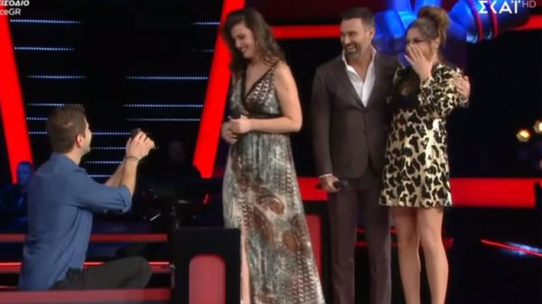 The voice: Η πρόταση γάμου πάνω στη σκηνή 