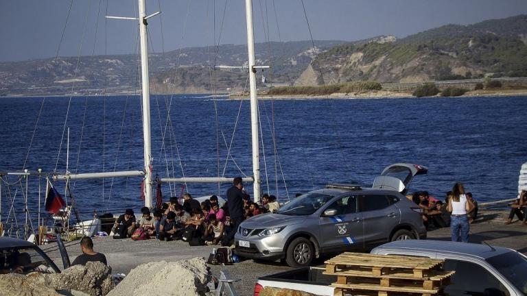 Σκάφος με μετανάστες προσάραξε στην Κυπαρισσία 