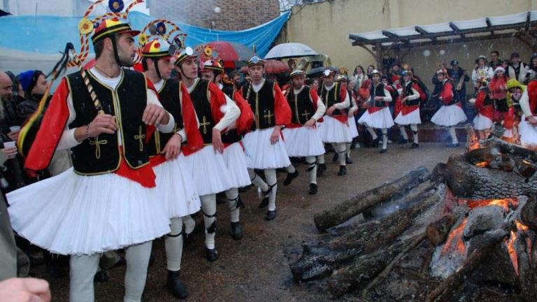 Χριστούγεννα 2018: Το έθιμο των Μωμόγερων στην Κοζάνη