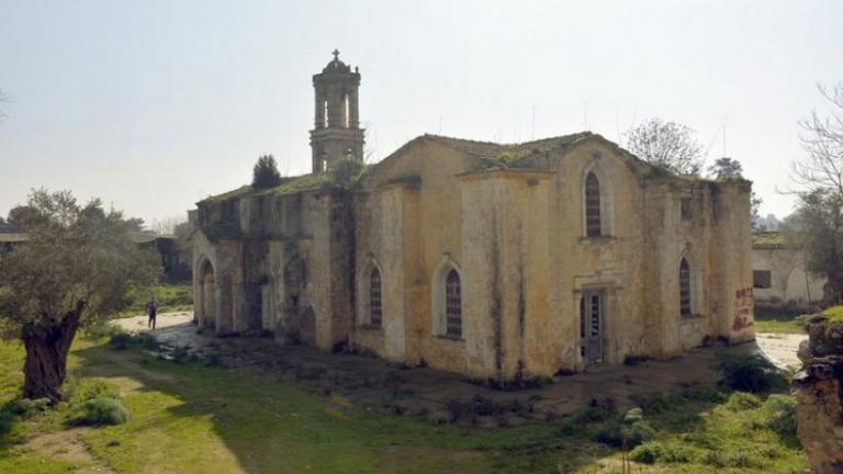 Οι «Αττίλες» έκλεψαν μέχρι και την καμπάνα μοναστηριού στη κατεχόμενη Μύρτου