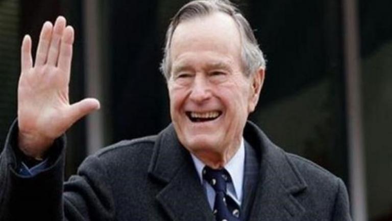 Συγκλονιστικό: Πιστός μέχρι το τέλος ο σκύλος του Τζορτζ Μπους (ΦΩΤΟ)