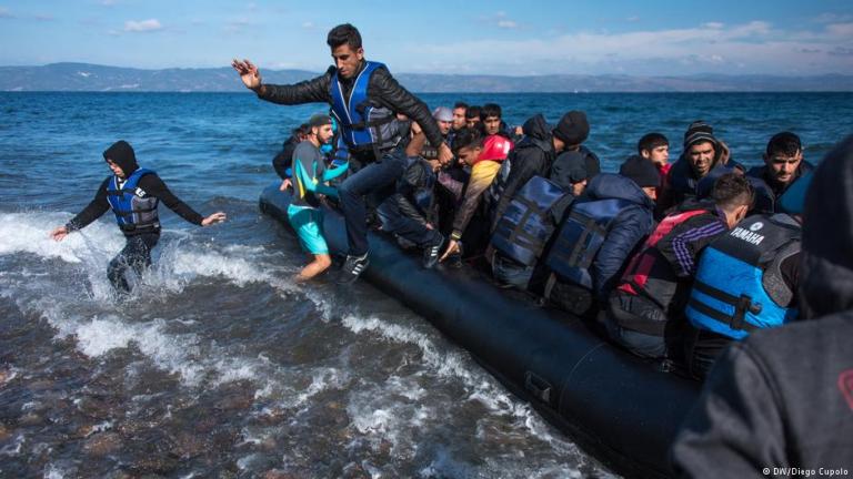 Εκτός ελληνικών φυλακών νεαρή βοηθός προσφύγων