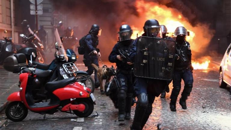Κίτρινα γιλέκα: Νέα επεισόδια στο Παρίσι – Διέρρευσαν στο διαδίκτυο τα μέτρα της αστυνομίας – Εκατοντάδες συλλήψεις – Δείτε ζωντανή εικόνα 