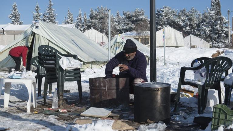 Συνθήκες Αφρικής σε ελληνικά κέντρα προσφύγων