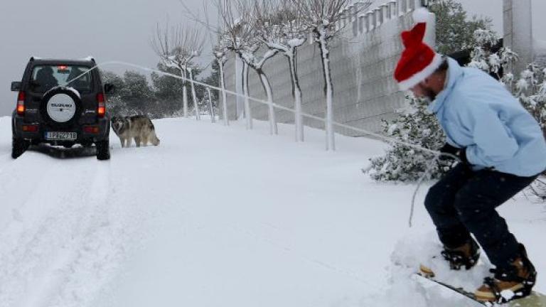 Καιρός: Περαιτέρω επιδείνωση θα παρουσιάσει ο καιρός τη νύχτα προς Τετάρτη (26/12)  στην Εύβοια και την Αττική, όπου και αναμένεται να ενταθούν οι χιονοπτώσεις-Αναλυτική πρόβλεψη