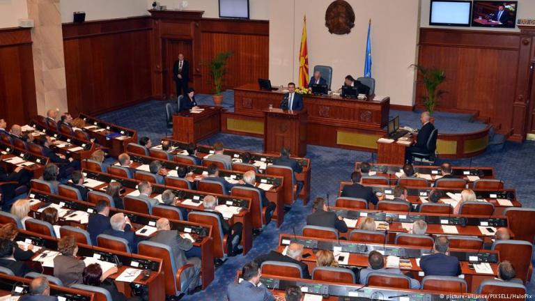 FAZ: Αμφιλεγόμενοι συμβιβασμοί στην ΠΓΔΜ - Και η διαφυγή Γκρουέφσκι ένας απ' αυτούς