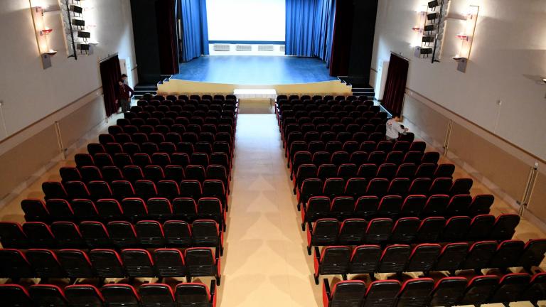  Πλήρης Ανακαίνιση του Δημοτικού Θεάτρου Μάνδρας με Χορηγία του Ομίλου ΕΛΠΕ