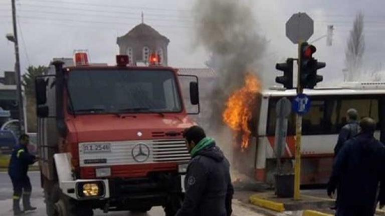 Πανικός στο Πικέρμι, με γεμάτο από επιβάτες λεωφορείο του ΚΤΕΛ που τυλίχθηκε στις φλόγες