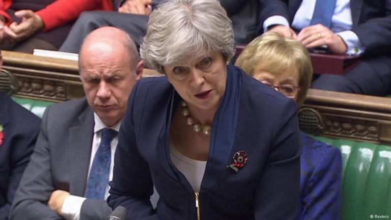 Κολοτούμπα από την πρωθυπουργό της Βρετανίας Τερέζα Μέι: Ανακοίνωσε απόψε στους βουλευτές του κόμματός της ότι δεν θα είναι υποψήφια στις επόμενες γενικές εκλογές,λίγο πριν την ψηφοφορία