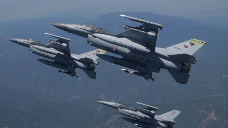 Χωρίς κανέναν σεβασμό στο άγραφο μορατόριουμ των γιορτών, τουρκικά F-16 και κατασκοπευτικά αεροσκάφη αλώνισαν στον Αιγαίο και την Τετάρτη (26/12)