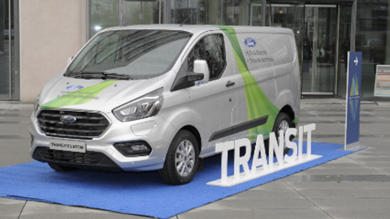 Η Ford επεκτείνει τη δοκιμή του Transit Plug-In Hybrid Van στην Κολωνία