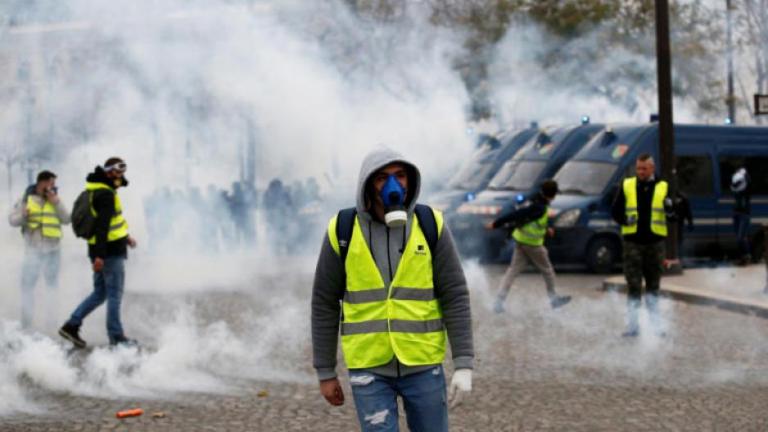 Τα «Κίτρινα Γιλέκα» κατεβαίνουν στους δρόμους της Γαλλίας και σήμερα