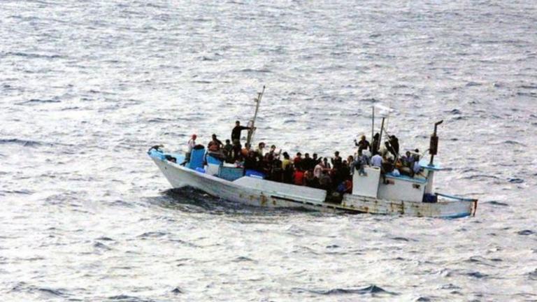 Τουριστικό σκάφος με 69 μενατάστες στα Κύθηρα 