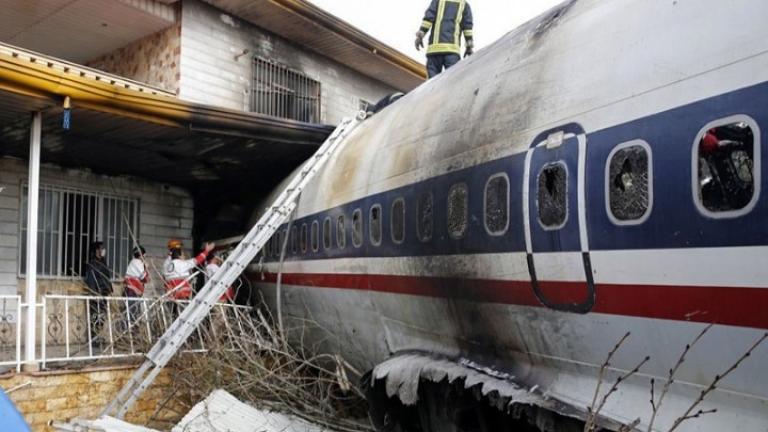 Ιράν: 15 νεκροί, 1 επιζών από τη συντριβή αεροσκάφους 