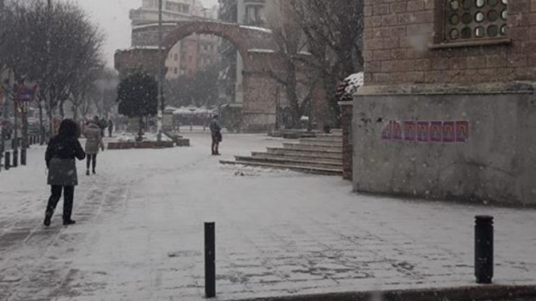 Χιονίζει ΤΩΡΑ στη Θεσσαλονίκη