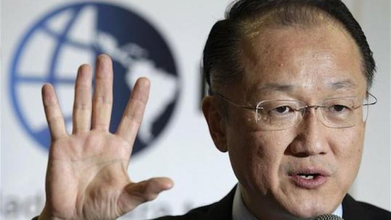 Ο Τζιμ Γιονγκ Κιμ, πρόεδρος της Παγκόσμιας Τράπεζας, ανακοίνωσε αιφνιδιαστικά ότι εγκαταλείπει τη θέση