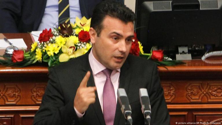 Αναβρασμός στα Σκόπια: Ο Ζάεφ μετράει «κουκιά» για τη συμφωνία και... δεν του βγαίνουν!