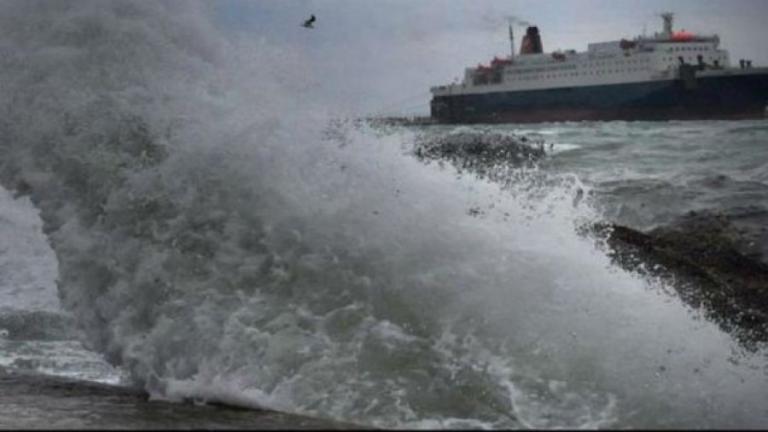 Προβλήματα στις ακτοπλοϊκές συγκοινωνίες από τους ισχυρούς ανέμους