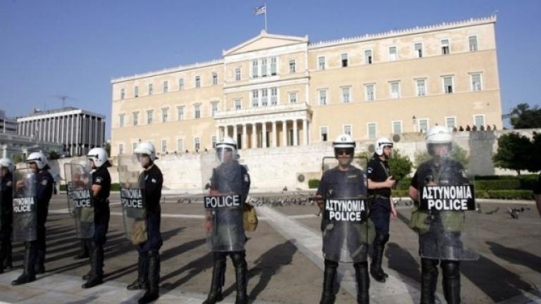 Τα επεισόδια στο συλλαλητήριο για την Μακεδονία, "κατεβάζουν" στους δρόμους περισσότερους από 1500 αστυνομικούς, καθώς το κλίμα θα είναι θερμό, με συγκεντρώσεις έξω από την Βουλή την ώρα της συζήτησης