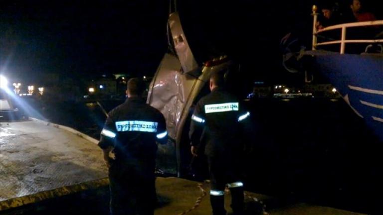 Σε εξέλιξη έρευνες για αυτοκίνητο που έπεσε στο λιμάνι του Πειραιά