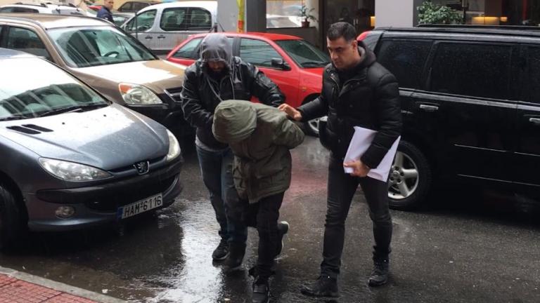 Στη φυλακή ο δράστης της δολοφονίας του 21χρονου στον Πειραιά-Απειλήθηκαν επεισόδια έξω από τα δικαστήρια