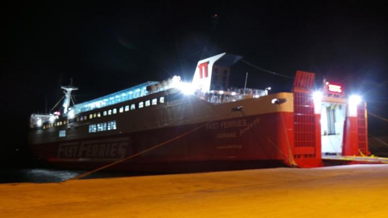 Πρόβλημα με το πλοίο «FAST FERRIES ANDROS» στις Κυκλάδες – Επιστρέφει στη Ραφήνα