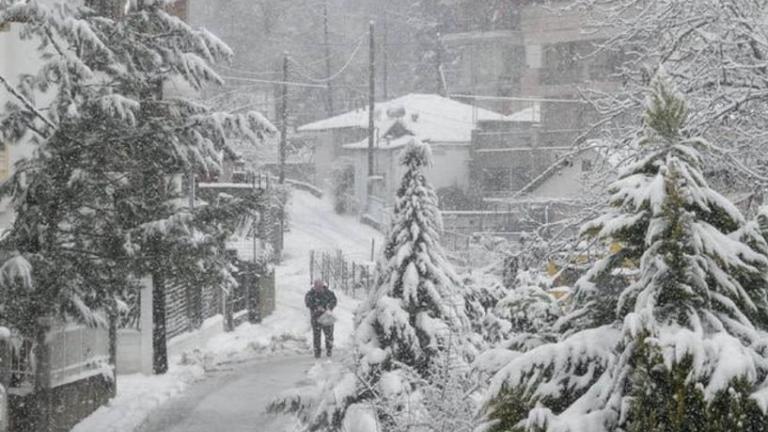 Στον πάγο η Ελλάδα: Δύσκολη η νύχτα-Σε ποια σημεία έχει απαγορευτεί η κυκλοφορία - Πού χρειάζονται αλυσίδες - Η πρόγνωση του καιρού για τις επόμενες ώρες-Χιόνια και στην Αθήνα την Δευτέρα (7/1) 