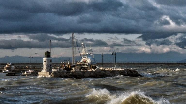 Συνεχίζεται η κακοκαιρία - Προβλήματα στις μετακινήσεις