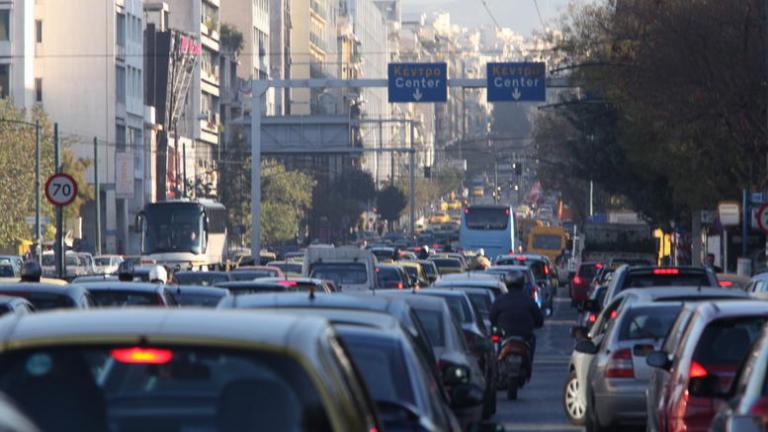 Με πολλά προβλήματα η κίνηση σε βασικούς οδικούς άξονες της Αθήνας - Live η κίνηση