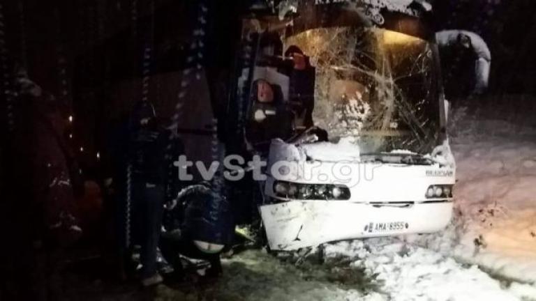 Εύβοια: Λεωφορείο του ΚΤΕΛ συγκρούστηκε με αλατιέρα