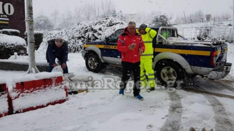 Καιρός: Μάχη για να παραμείνει ανοιχτή η εθνική Αθηνών - Λαμίας-Σφοδρή χιονόπτωση στην Φθιώτιδα με κατεύθυνση την Βοιωτία 