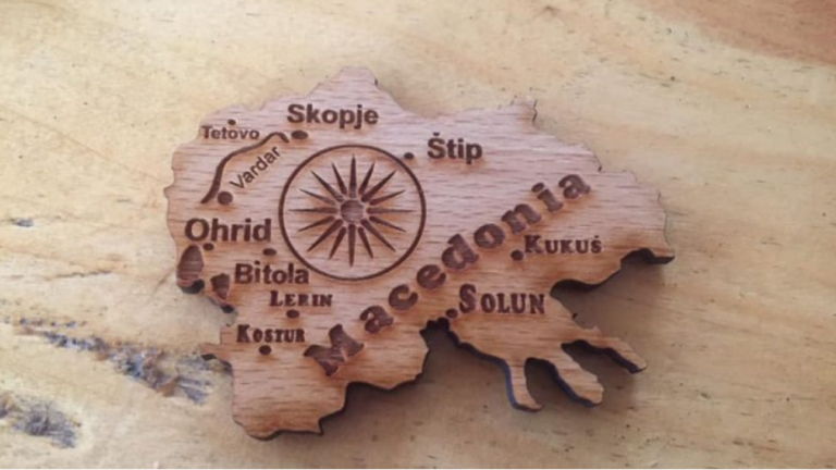 Το προκλητικό μαγνητάκι που δίνουν για σουβενίρ  στα Σκόπια και εξαφανίζει κάθε ελπίδα για την εξαφάνιση του αλυτρωτισμού από τα Σκόπια