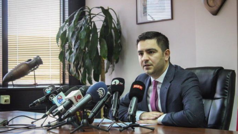 Υπουργός των Σκοπίων μιλάει επίσημα στα αλβανικά και προκαλεί αντιδράσεις