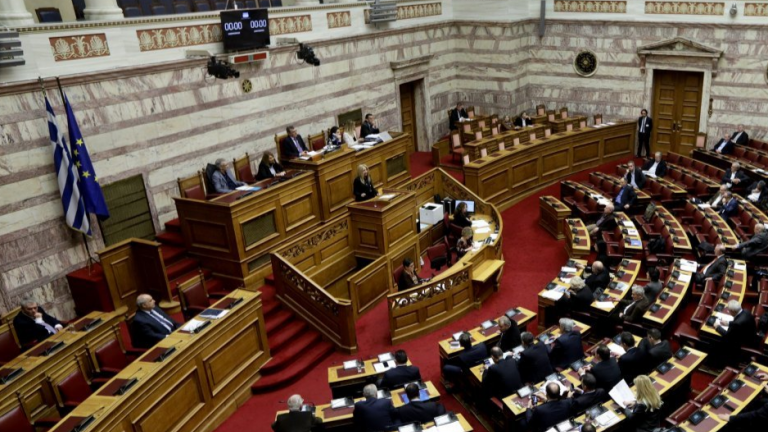 Αυτοί είναι οι οκτώ βουλευτές εκτός ΣΥΡΙΖΑ που ψήφισαν τη Συμφωνία των Πρεσπών