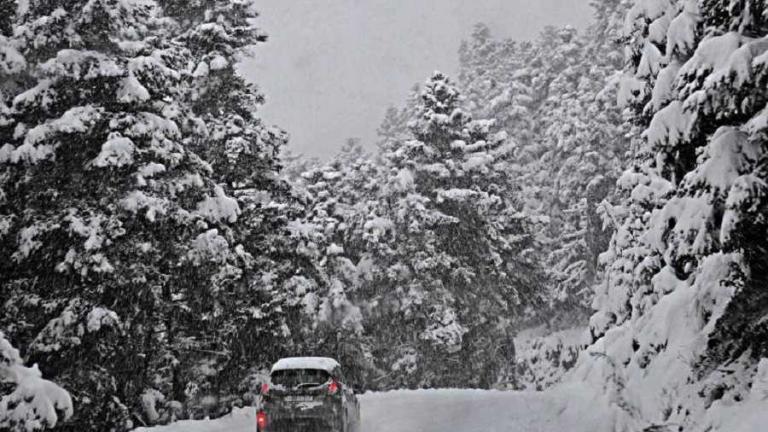 Καιρός (16/02): Βροχές καταιγίδες και χιόνια 