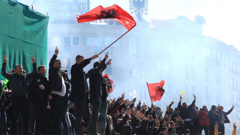 Σοβαρά επεισόδια στην Αλβανία έξω από το γραφείο του Ράμα