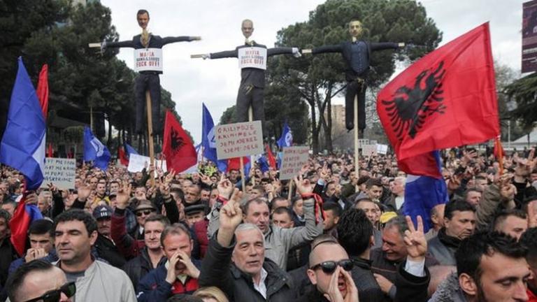 Νέες μαζικές διαδηλώσεις κατά του Έντι Ράμα αποφάσισαν τα κόμματα της αντιπολίτευσης