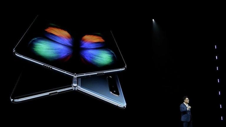 Galaxy Fold: Το απίθανο smartphone της Samsung που... διπλώνει στη μέση! (ΒΙΝΤΕΟ)