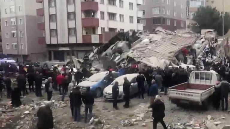 Πανικός στην Κωνσταντινούπολη - Κατέρρευσε εξαώροφο κτήριο στην περιοχή Καρτάλ (ΦΩΤΟ-ΒΙΝΤΕΟ)