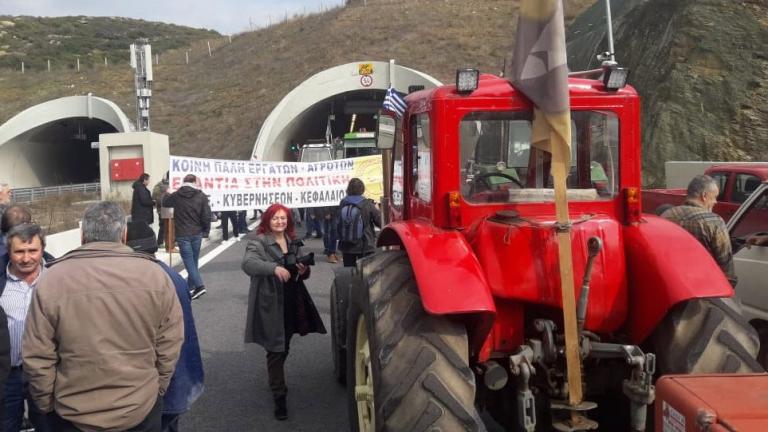 Κλείνουν οι αγρότες τις σήραγγες της νέας εθνικής οδού στα Τέμπη