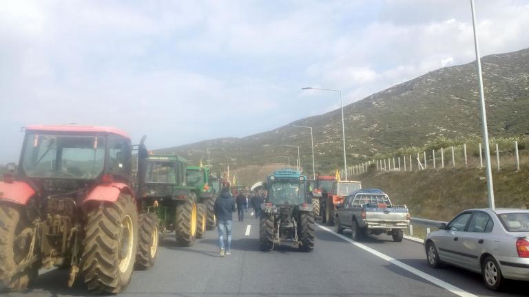  Να κλείσουν τον κόμβο του Πλατύκαμπου προγραμματίζουν οι αγρότες του μπλόκου της Νίκαιας