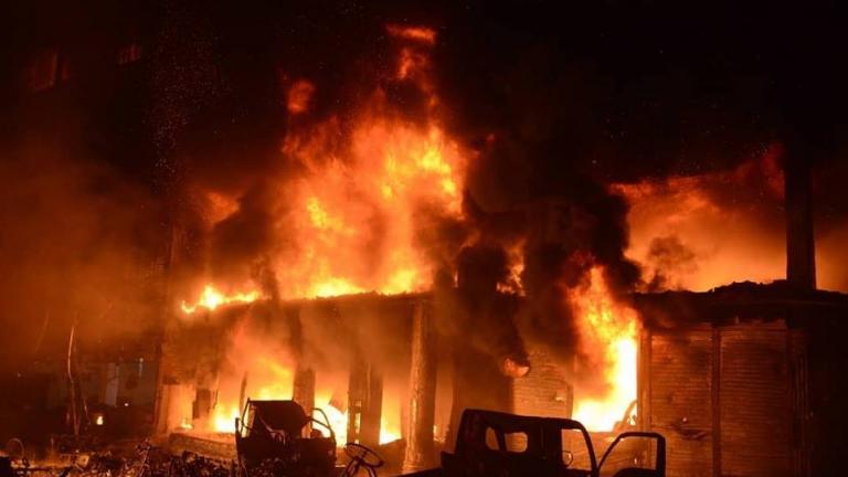 Δεκάδες νεκροί από πυρκαγιά σε πολυκατοικία, στο Μπανγκλαντές