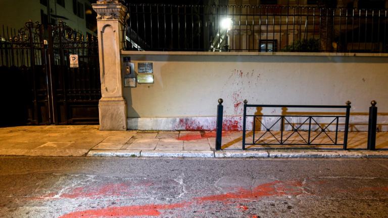Βίντεο από την επίθεση στην Ιταλική πρεσβεία το απόγευμα της Κυριακής, ανήρτησε ο Ρουβίκωνας