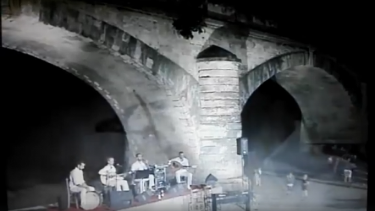 Όταν οι Κρητικοί έστησαν γλέντι κάτω από την ιστορική γέφυρα που κατέρρευσε - Συγκλονιστικό βίντεο...