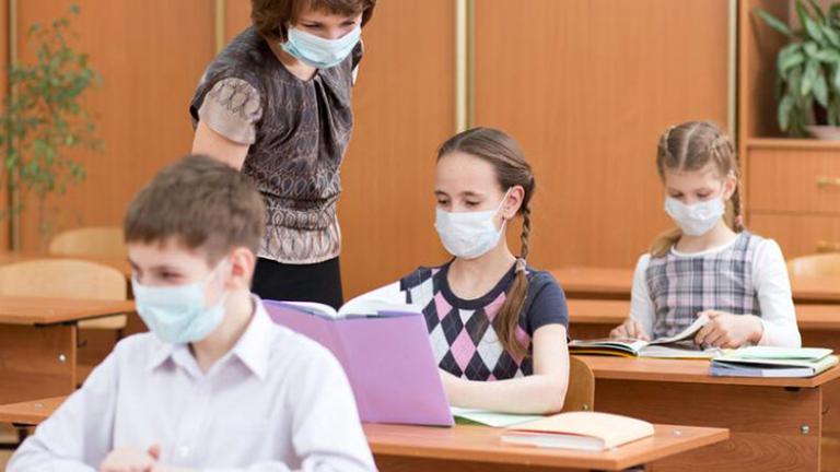 Τι αναφέρει η εγκύκλιος του Υπουργείου Παιδείας για τους μαθητές που νοσούν από γρίπη και απουσιάζουν