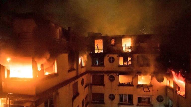 Τουλάχιστον 7 νεκροί από πυρκαγιά σε πολυκατοικία στο Παρίσι