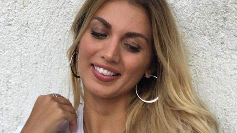 Κωνσταντίνα Σπυροπούλου: Για ποιον... πόζαρε στα τέσσερα στο κρεβάτι και «έριξε» το instagram; (ΦΩΤΟ)