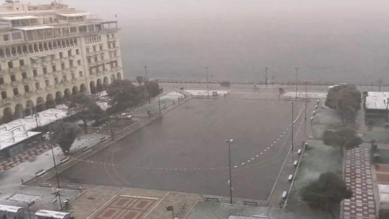 Κακοκαιρία «Ωκεανίς»: Εστρωσε το χιόνι στη Θεσσαλονίκη