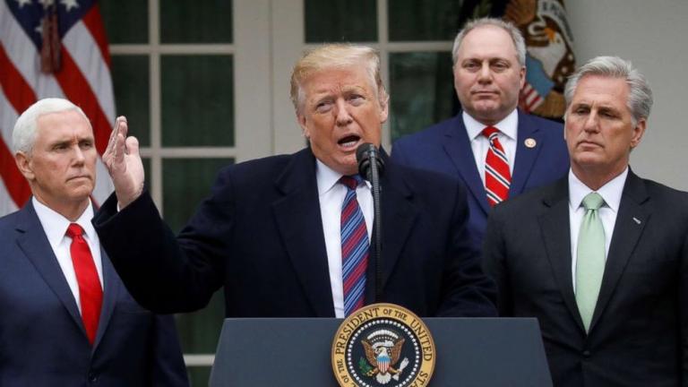 Ο Τραμπ κηρύσσει τις ΗΠΑ σε έκτακτη ανάγκη 